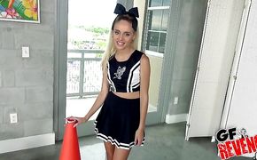 Glamor Naomi Woods craves for boyfriend's phallus