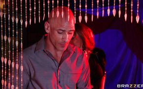 Enticing blonde girlfriend Zoey Paige is always in the mood to have quick sex until she gets satisfied