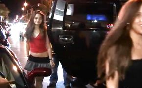 Sinful floozy Carry plays with her cuchy