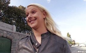 Strong bf has lady Tonya's pie to fuck and slam down