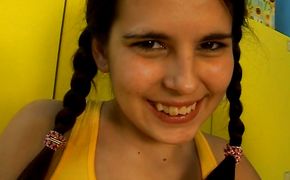 Goluptious bombshell Mandy E has her love tunnel on active care