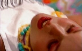 Succulent floosy fingers her clit while riding a cock